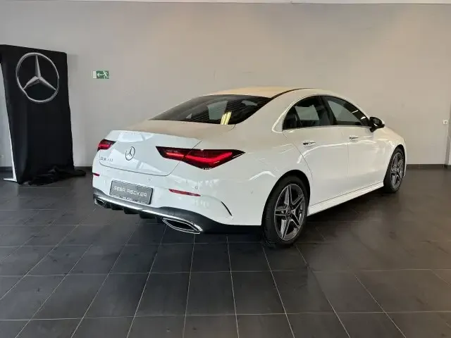 Mercedes-Benz CLA 200
