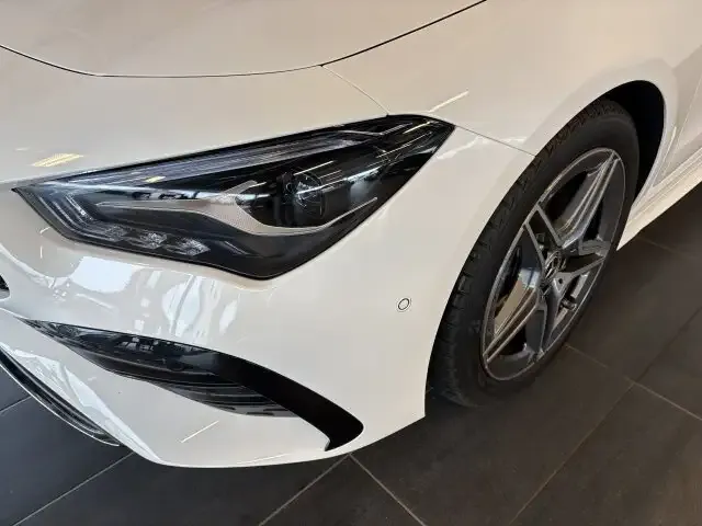 Mercedes-Benz CLA 200