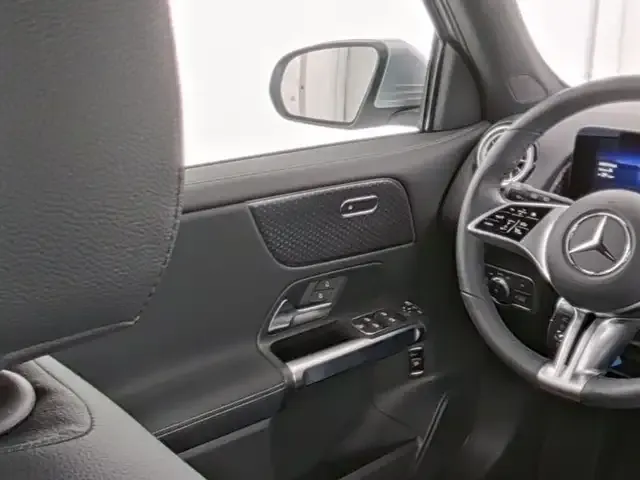 Mercedes-Benz EQB 300