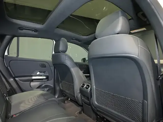 Mercedes-Benz EQA 300