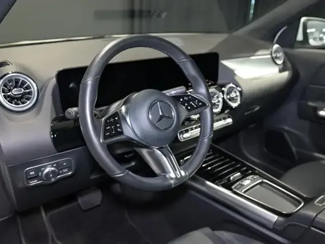 Mercedes-Benz EQA 300