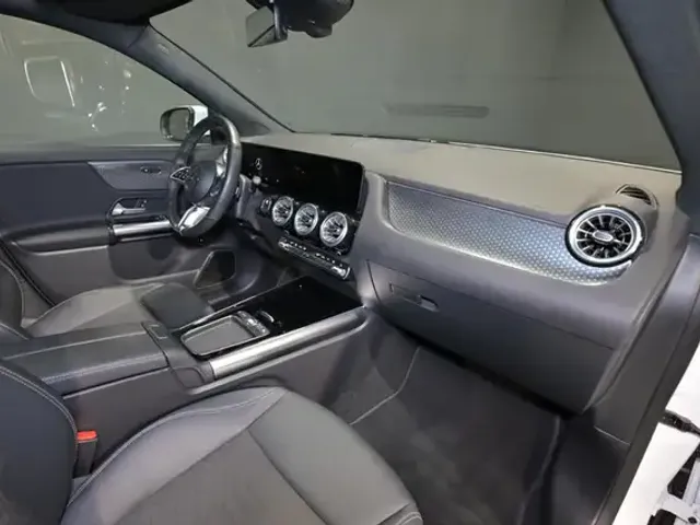 Mercedes-Benz EQA 300