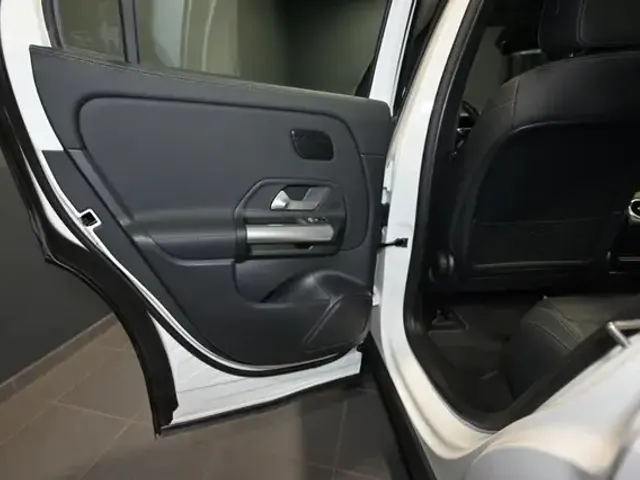 Mercedes-Benz EQA 300