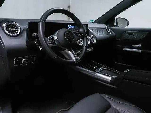 Mercedes-Benz EQA 300