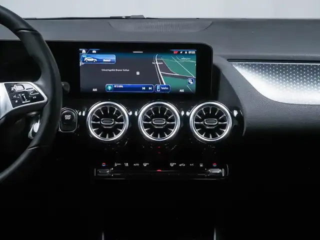 Mercedes-Benz EQA 300
