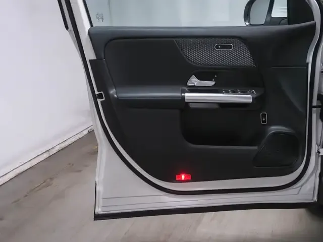Mercedes-Benz EQA 300