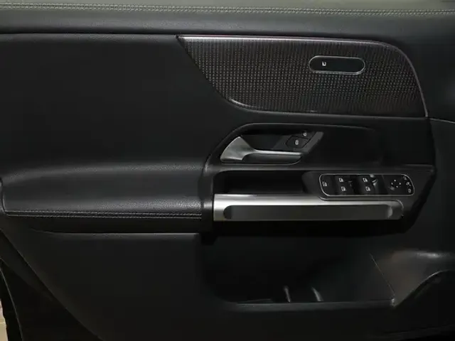 Mercedes-Benz GLB 180