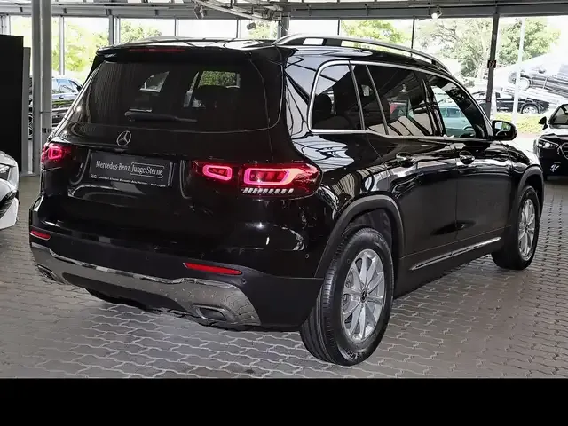 Mercedes-Benz GLB 180