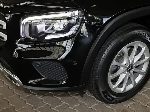 Mercedes-Benz GLB 180