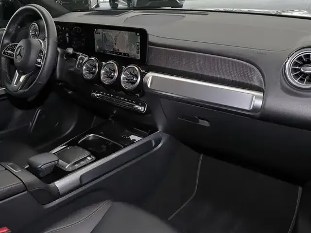 Mercedes-Benz GLB 180