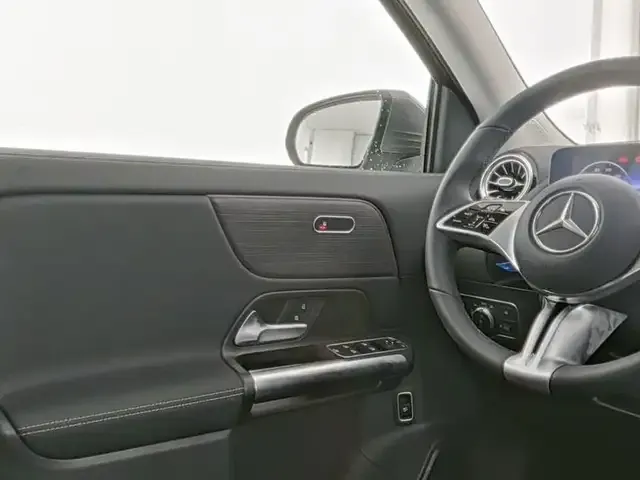 Mercedes-Benz EQA 300