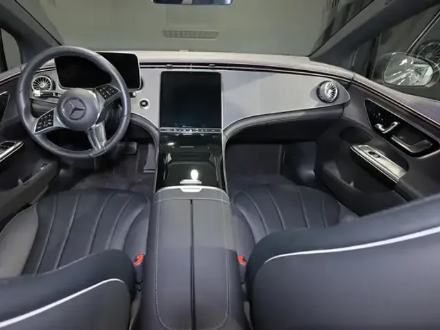 Mercedes-Benz EQE 300