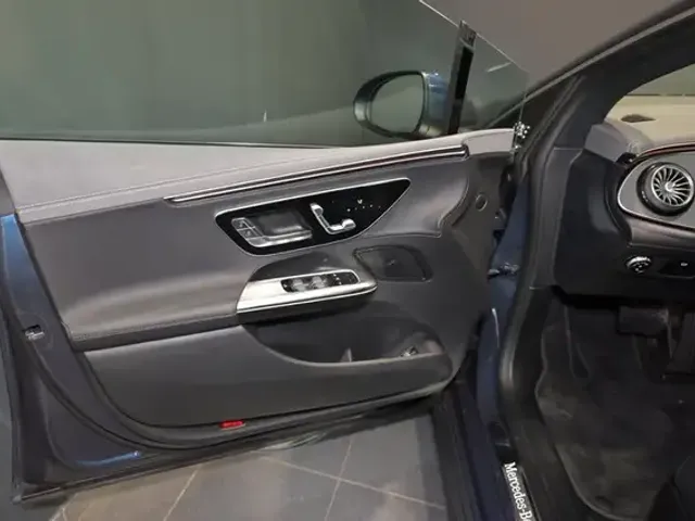 Mercedes-Benz EQE 300