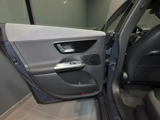 Mercedes-Benz EQE 300