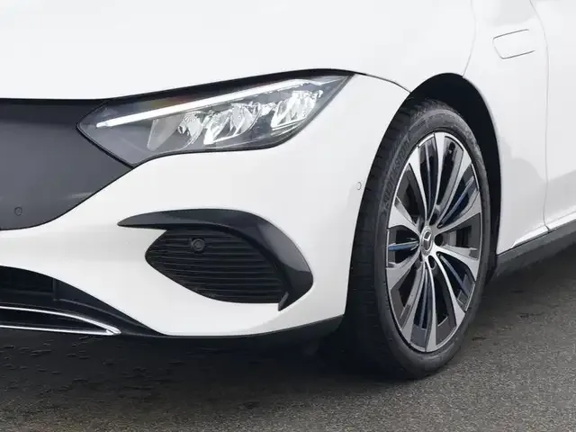 Mercedes-Benz EQE 300