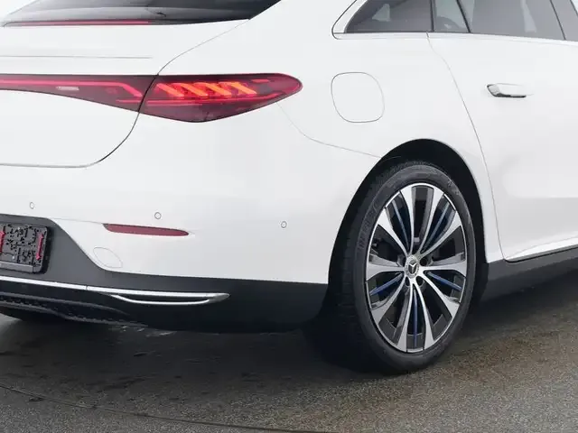 Mercedes-Benz EQE 300