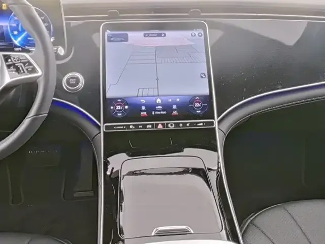 Mercedes-Benz EQE 300