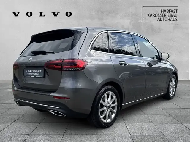 Mercedes-Benz B 200