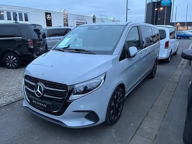 Mercedes-Benz V 220
