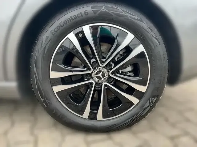 Mercedes-Benz B 220