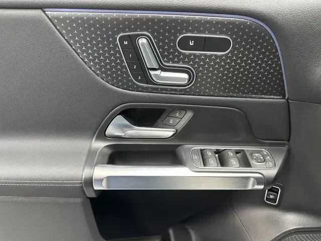 Mercedes-Benz EQB 300