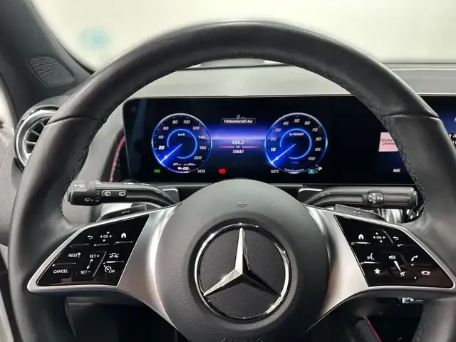 Mercedes-Benz EQB 300