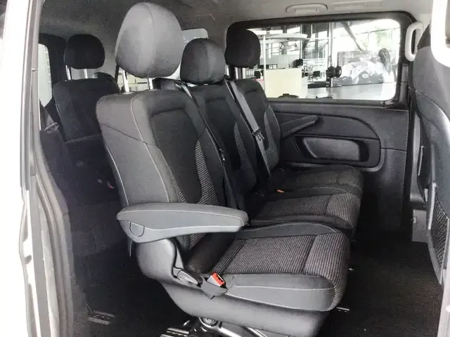 Mercedes-Benz V 220