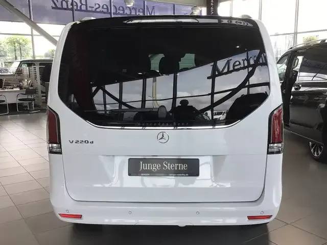 Mercedes-Benz V 220