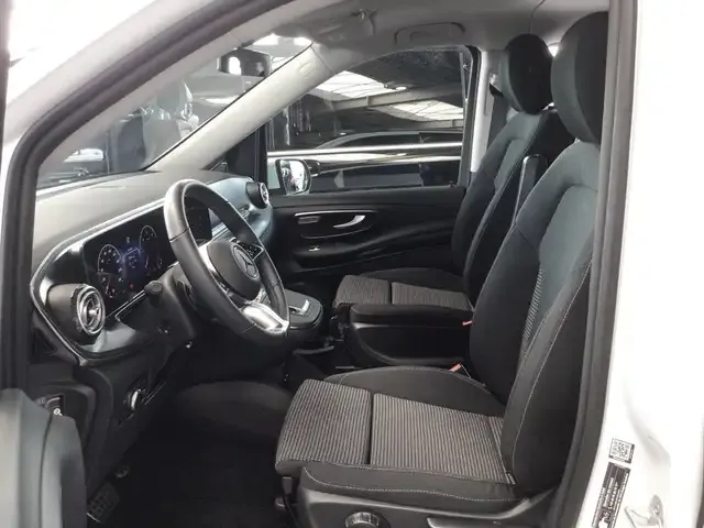 Mercedes-Benz V 220