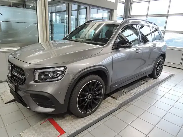 Mercedes-Benz GLB 200