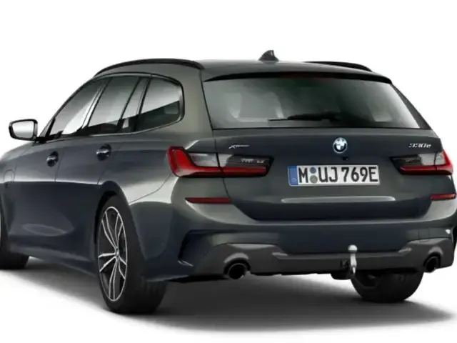 BMW 330