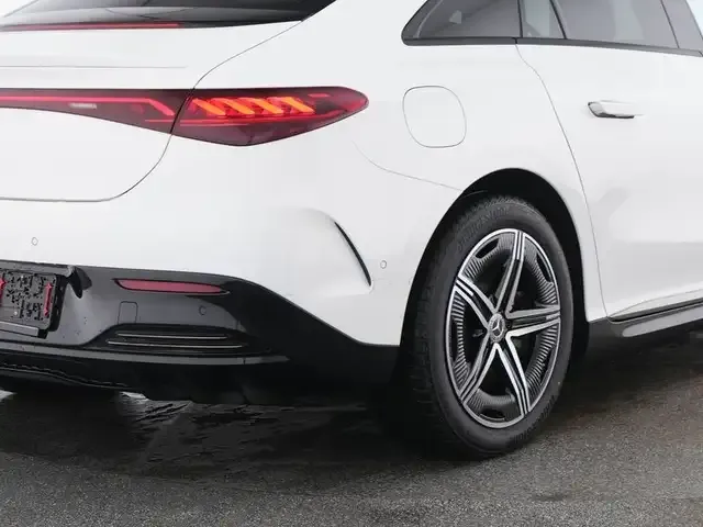 Mercedes-Benz EQE 300