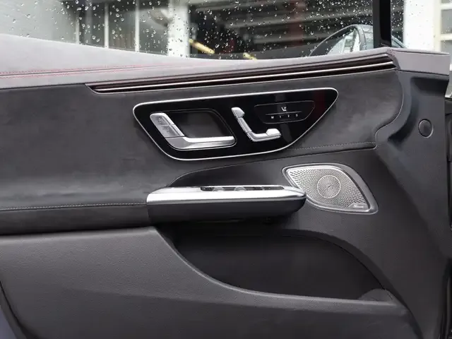 Mercedes-Benz EQE 300