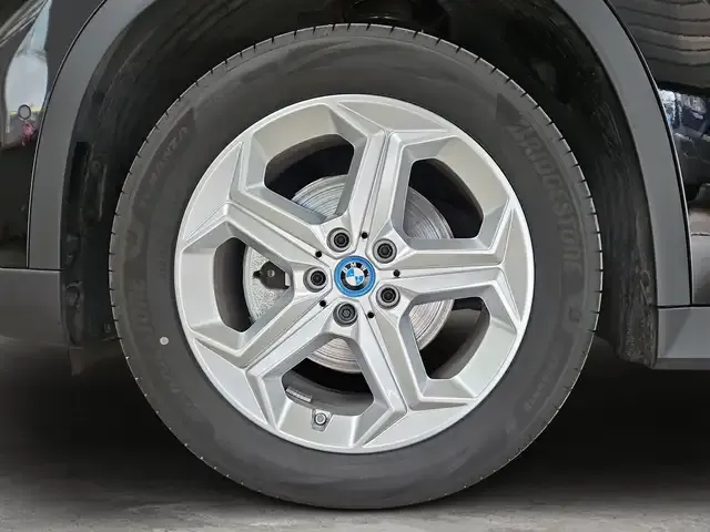 BMW iX1