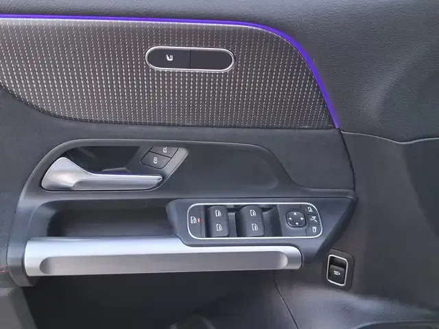 Mercedes-Benz EQB 300