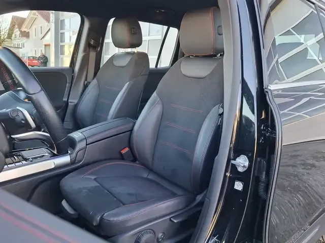 Mercedes-Benz EQB 300