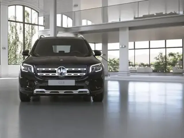 Mercedes-Benz GLB 220