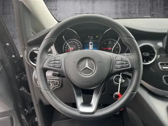Mercedes-Benz V 220
