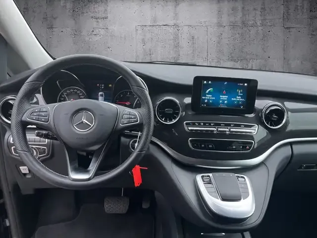 Mercedes-Benz V 220