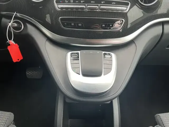 Mercedes-Benz V 220