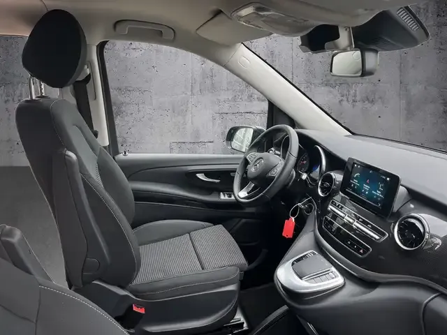 Mercedes-Benz V 220