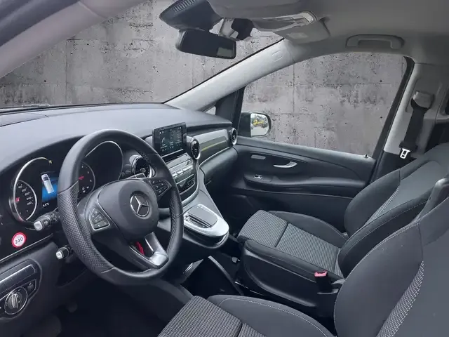 Mercedes-Benz V 220