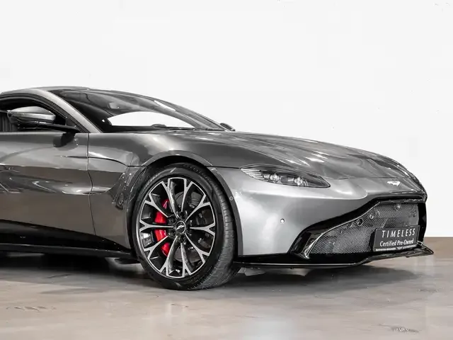 Aston Martin V8