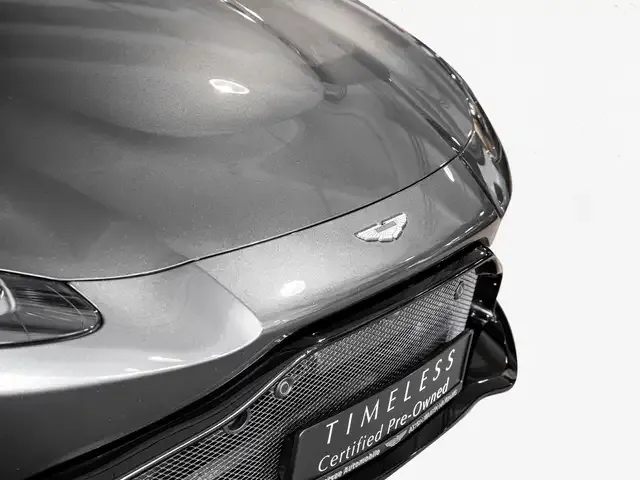 Aston Martin V8