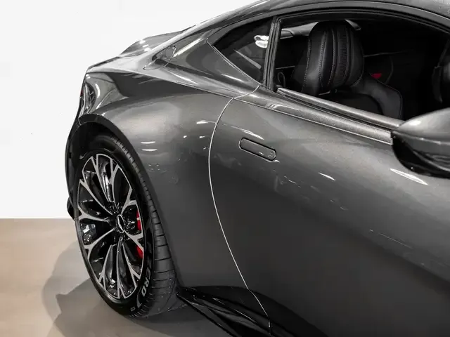 Aston Martin V8