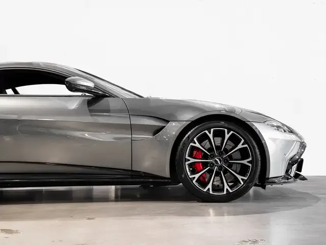 Aston Martin V8