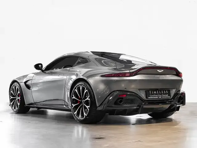 Aston Martin V8