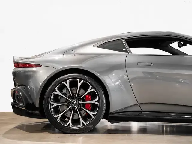 Aston Martin V8