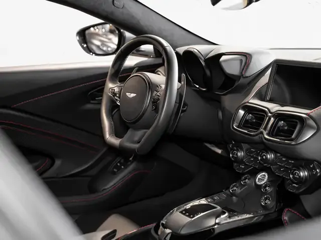 Aston Martin V8