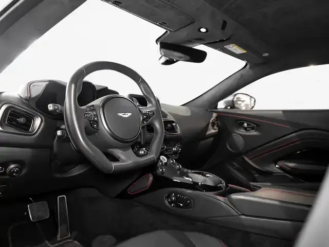Aston Martin V8
